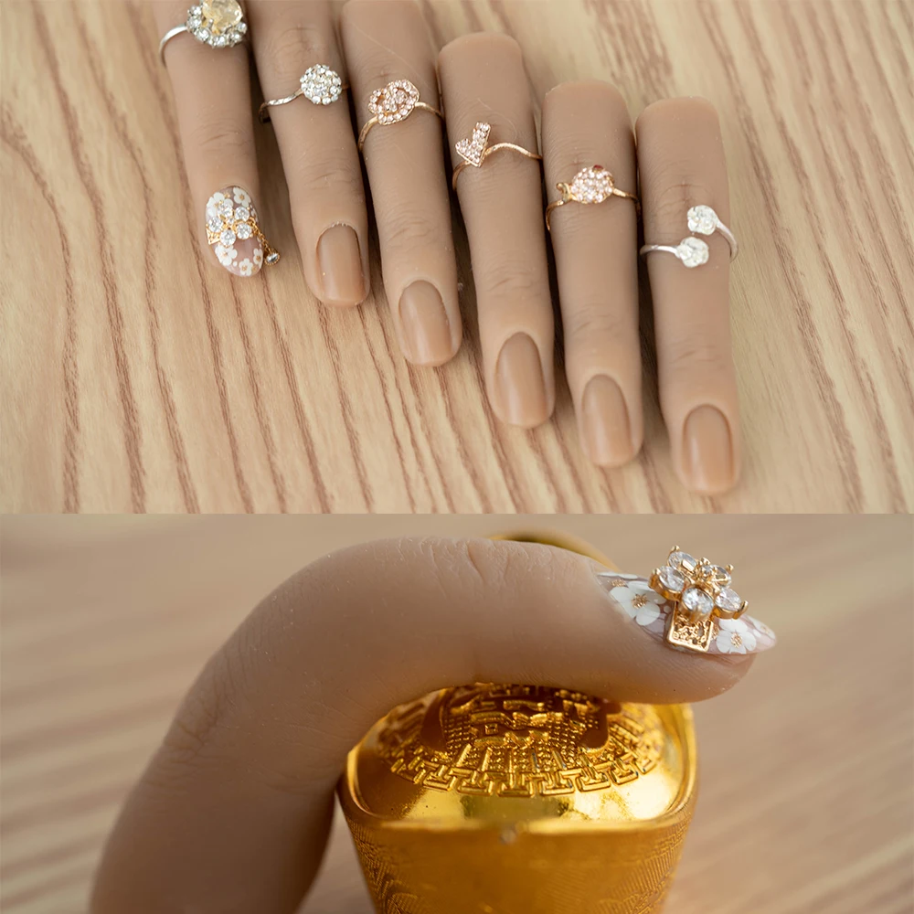 แบบฝึกหัดทำเล็บ นิ้วซิลิโคนสำหรับฝึกทำเล็บ  นิ้วปลอมธรรมชาติ  ปลายเล็บปลอม  อุปกรณ์ทำเล็บ DIY  1 ชิ้น