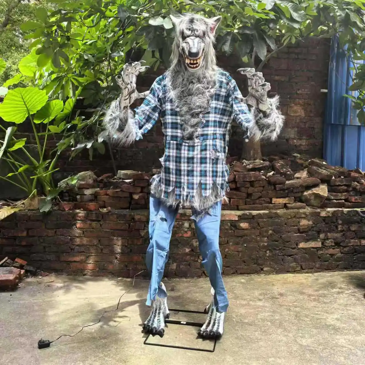 

New werewolf ornament electric toy haunted house secret room amusement park creative decorative props ornament manufacturer whol