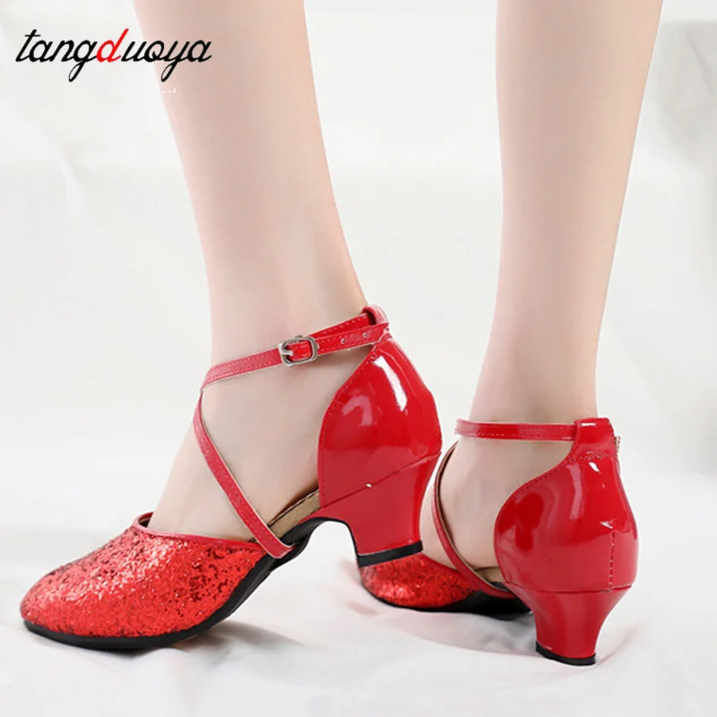 Nuevos zapatos de baile latino con lentejuelas en 4 colores, rojo, negro, dorado y plateado para mujer, salón de baile, Tango, Salsa, zapatos de Salsa con punta cerrada baratos, suela suave
