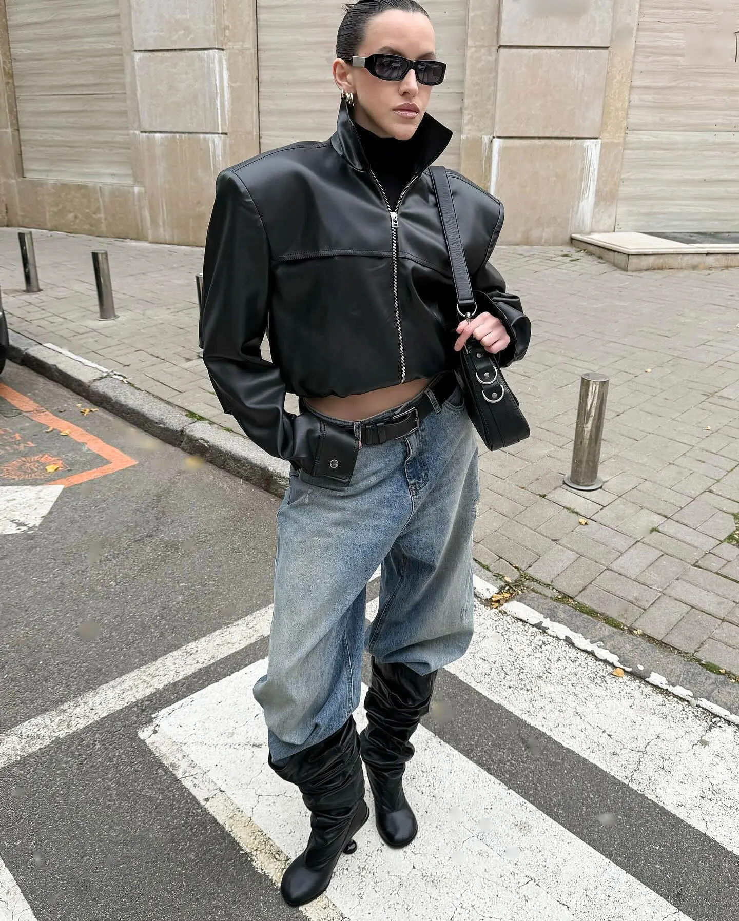 เสื้อแจ็คเก็ตหนังเทียมสไตล์พังก์ คอตั้ง แขนยาว ซิป  ทรงครอป  สำหรับผู้หญิง  แฟชั่นฤดูใบไม้ร่วง-ฤดูหนาว 2025  เสื้อผ้าสไตล์นักขี่มอเตอร์ไซค์