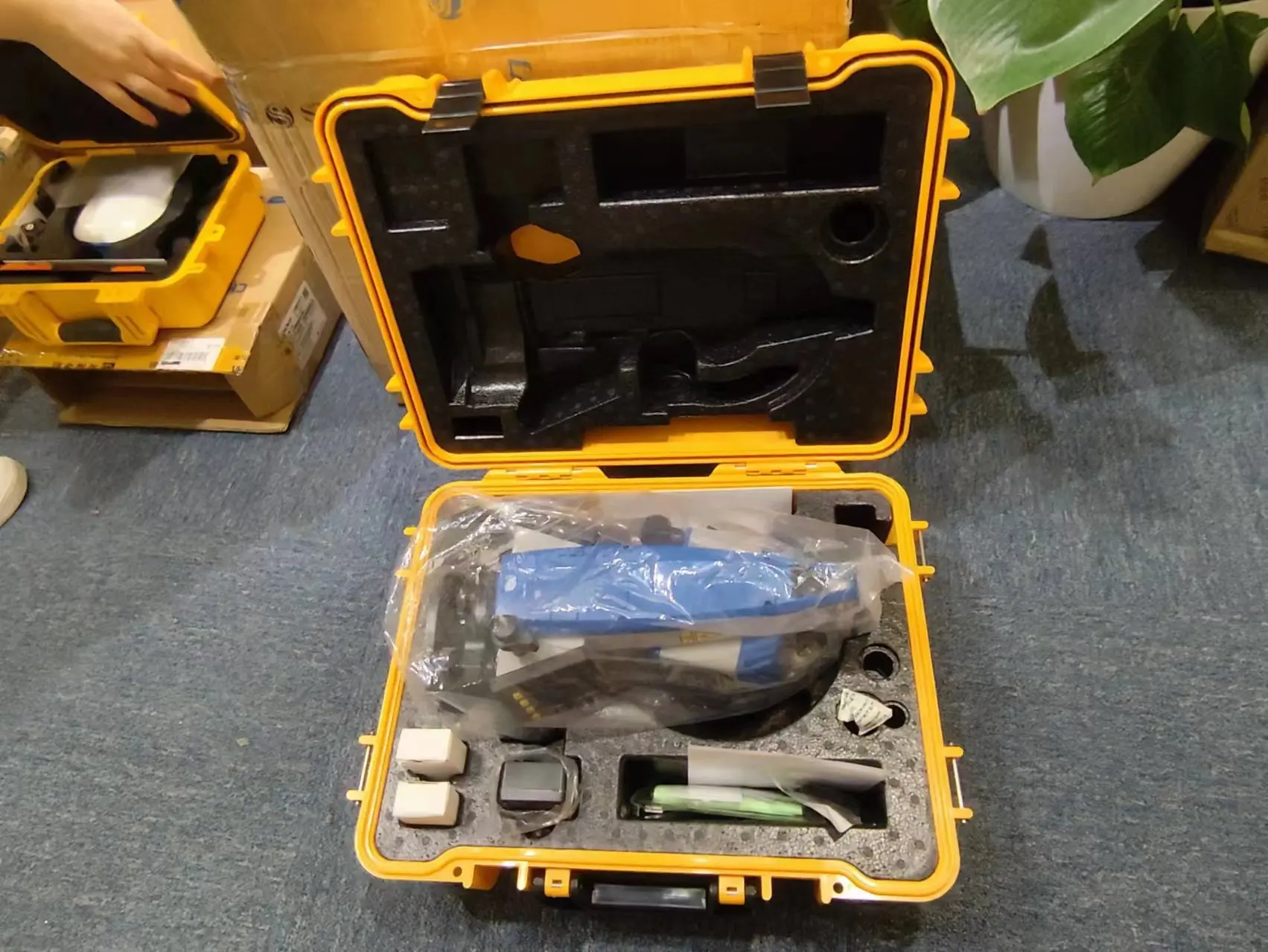 Hi Performance Stonex R3 Total Station with 800m Reflectorless Range for Land Survey