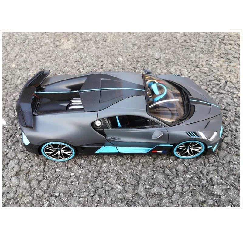 1:18 per Bugatti Divo Bburago 1:18 Diecast Metal Car Model Toys Boy Girl Gift Collection grigio/rosso metallo, plastica, gomma