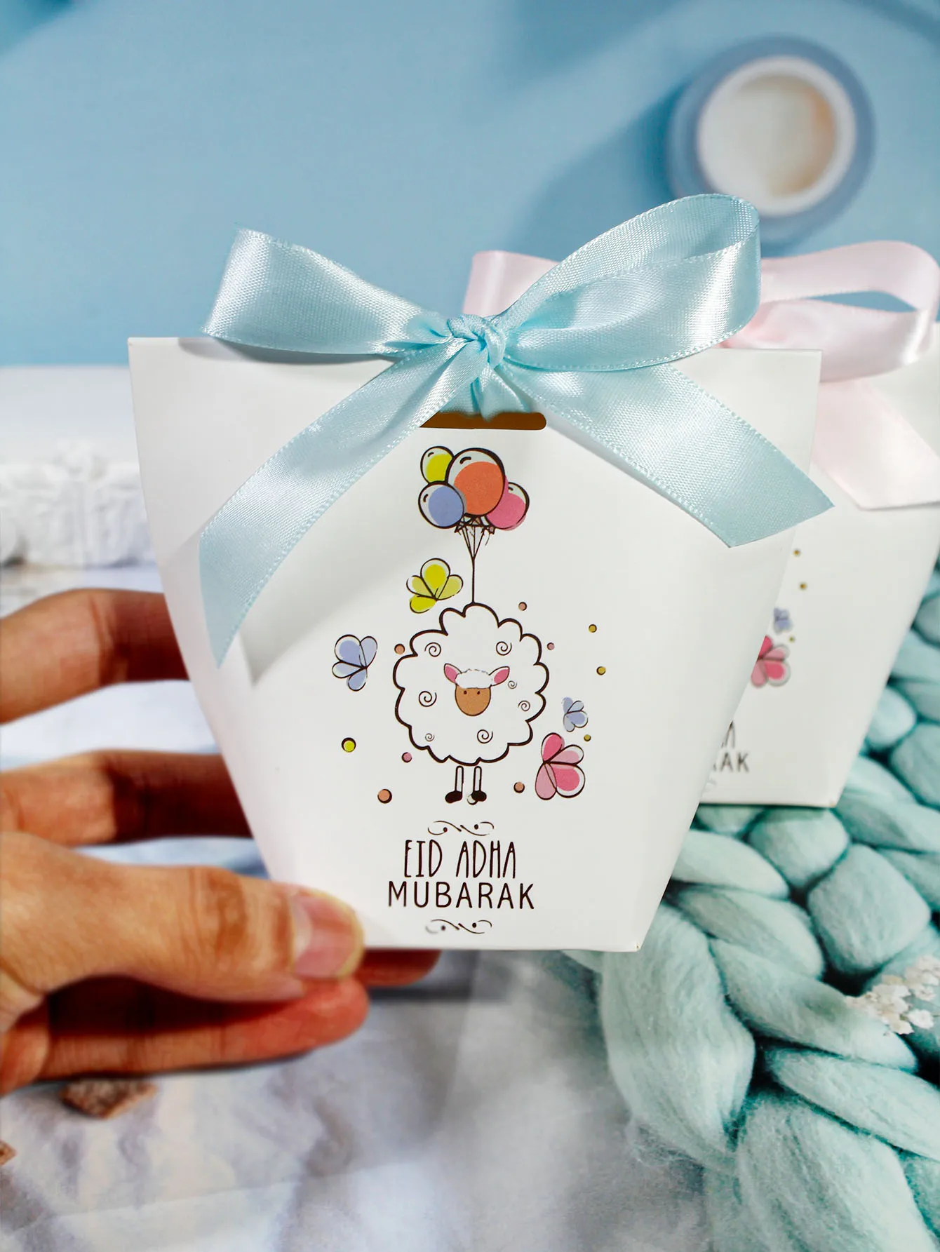 Exquisite Geschenkbox mit Lammthema für Eid al Adha, die den Segen von Eid al Adha fördern. Geschenkbox für „EID ADHA MUBARAK“