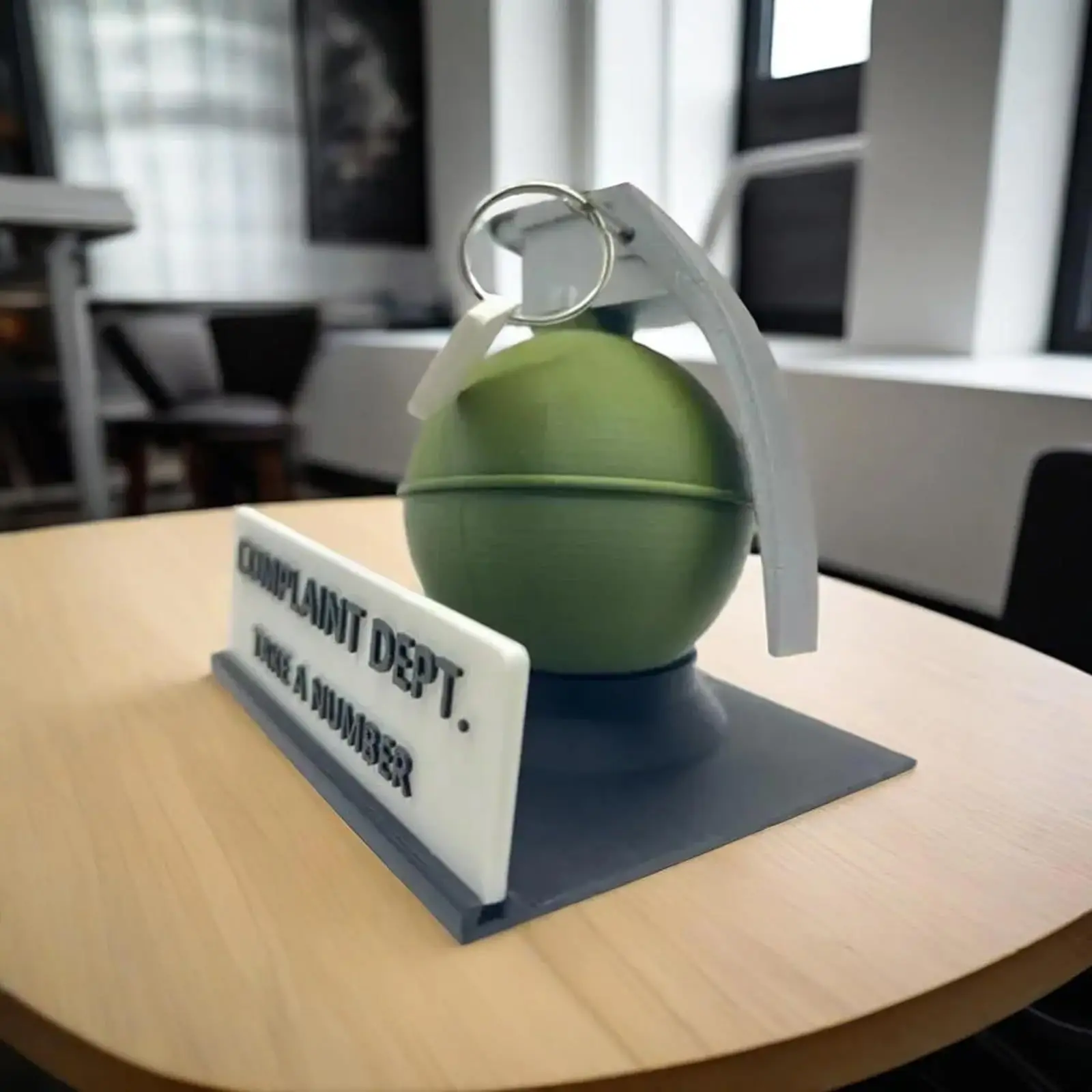 1 Piece with Two Color Options to Choose From, Complaint Department Desk Sign, 3D Printed Prank Gift, Fun Grenade-Shaped Complaint Department Desk Sign Decoration, Interesting Office Decoration Ornament, Gift for Colleagues and Bosses