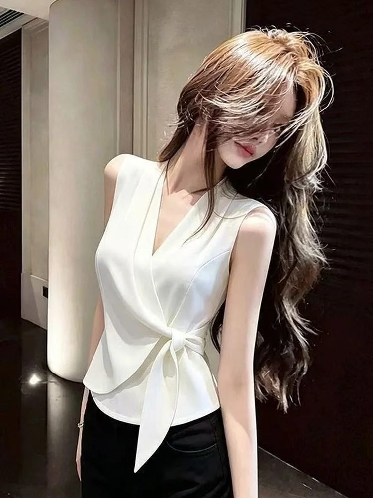 

Elegant Beautiful White V-Neck Belted Sleeveless Vest Shirt Trendy Age-Defying Button-Up Top for Women Summer Commute Style