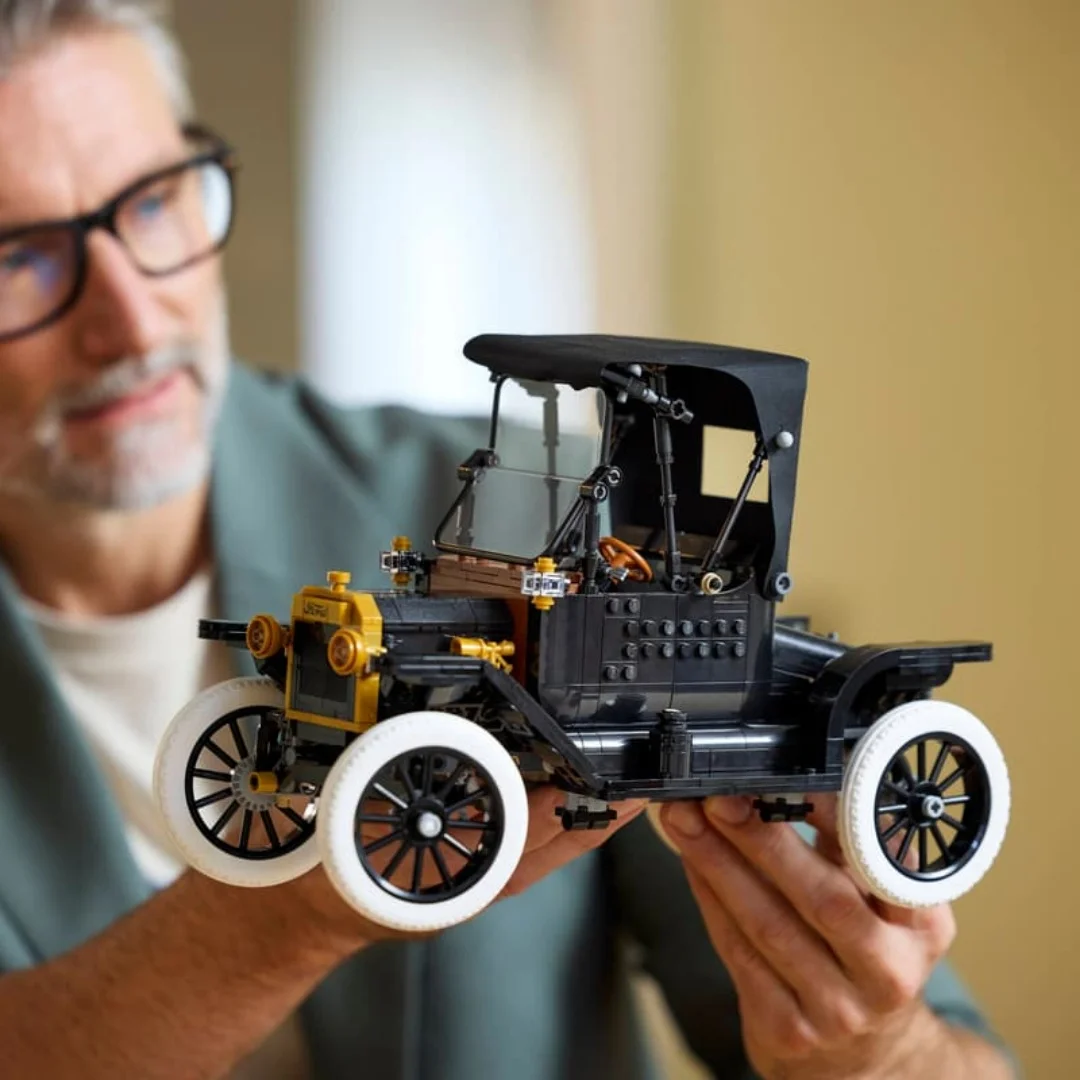 Building Blocks In Stock New Ford Model T Bricks Compatible 1060pcs Vintage Car Automobile Model Birthday Gifts for Kid Boy Toys