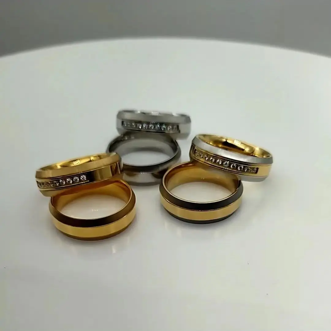 الحب التحالف عالية الجودة 1 زوج زوجين خواتم الزفاف مجموعة للرجال والنساء الغربية 18k مطلية بالذهب مجوهرات مصنوعة من التيتانيوم الزواج