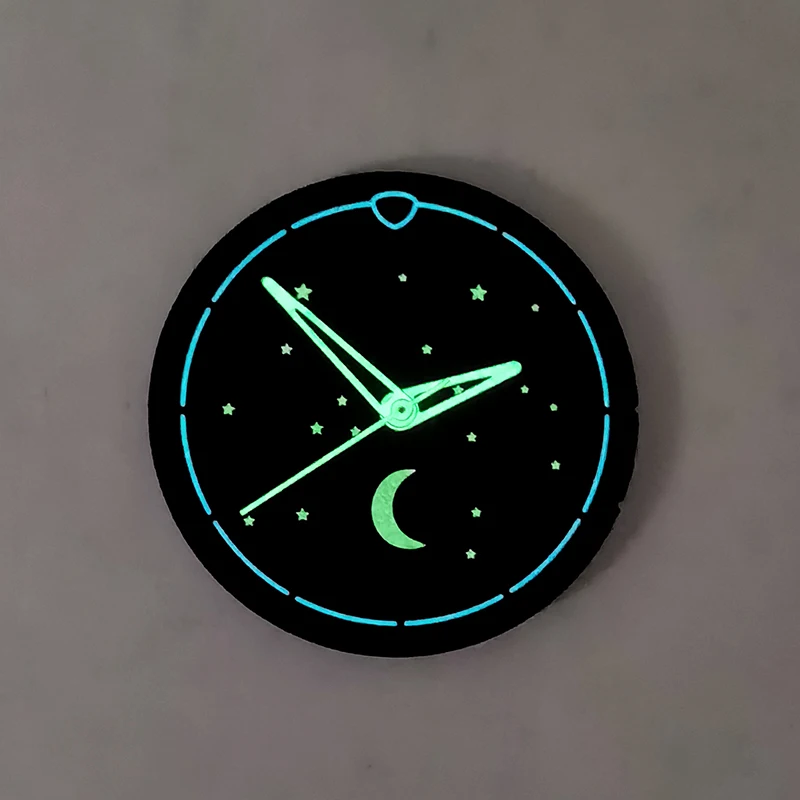 หน้าปัดเรืองแสงโรแมนติกดัดแปลงดวงจันทร์และดาวนาฬิกาตัวอักษร NH35 bgw9 c3 ดําน้ําแม่นยํา 28.5