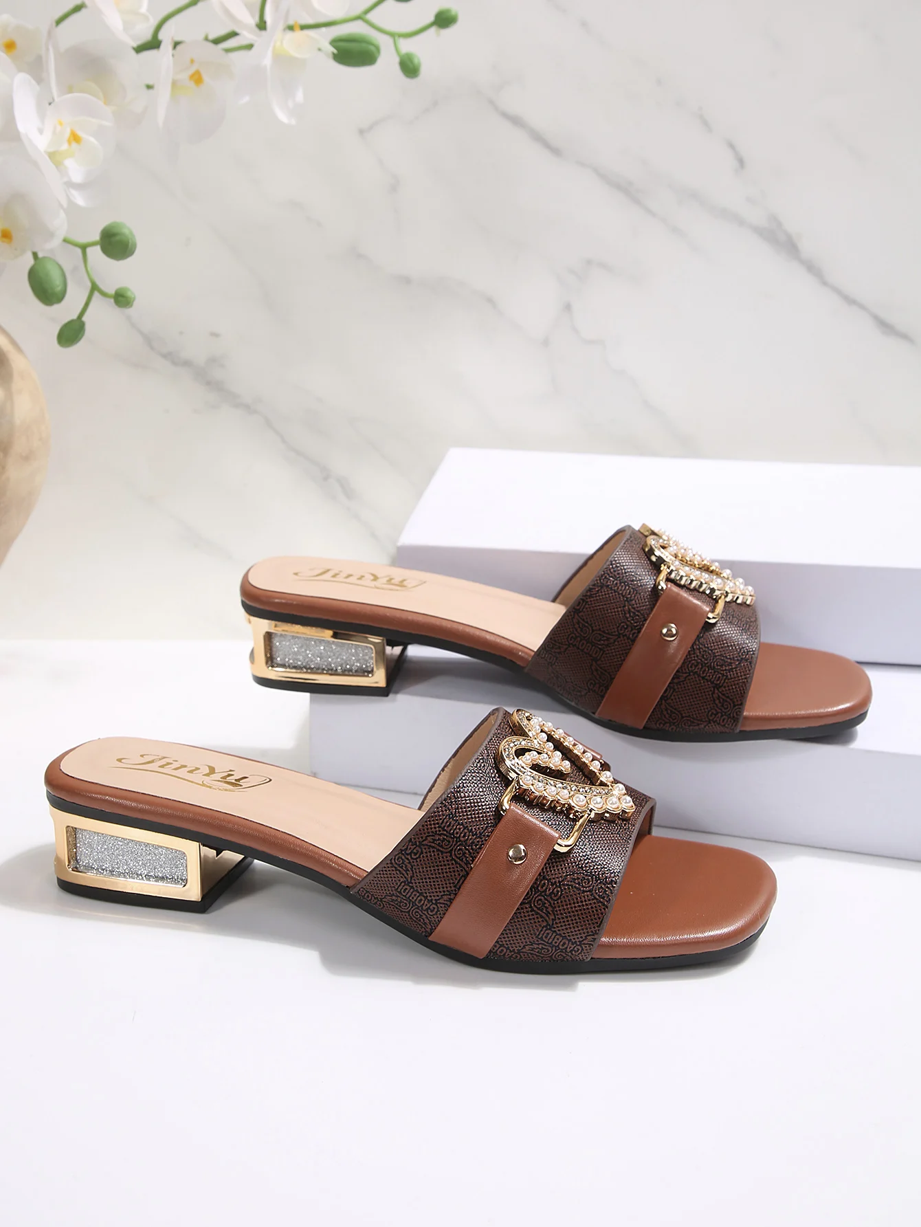 2026 Neue Blockabsatz-Sandalen mit eckiger Zehenpartie zum Hineinschlüpfen, hochwertige, sexy Schnallenschuhe mit hohem Absatz für den Alltag im Büro für Damen – Detail 7