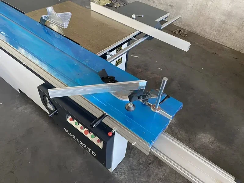 

-Panel Saw Cutting Woodworking Machine Accessories Manual Pressure Feeder