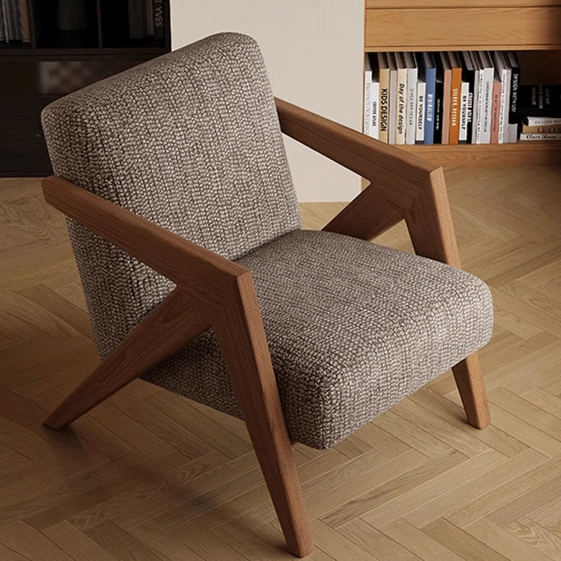 부드러운 패브릭 소재의 원목 프레임 암체어, 거실용 1인용 라운지 소파, 편안한 휴식 의자