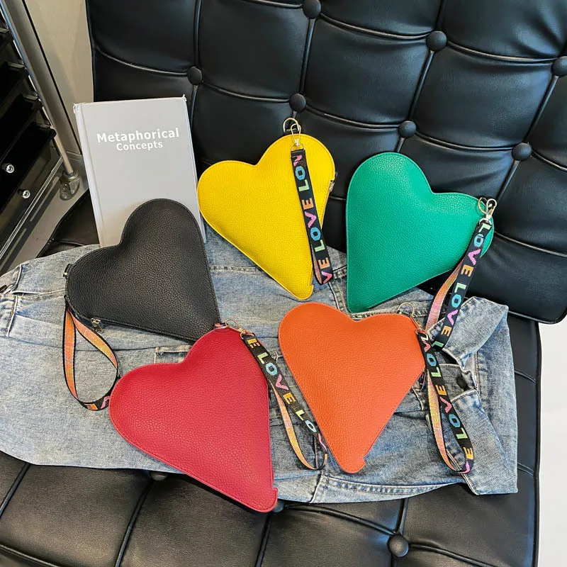 

Women Heart Shaped PU Handbag Fashionable Cute Purse for Daily Essentials Storage and Travel Accessories Organizer