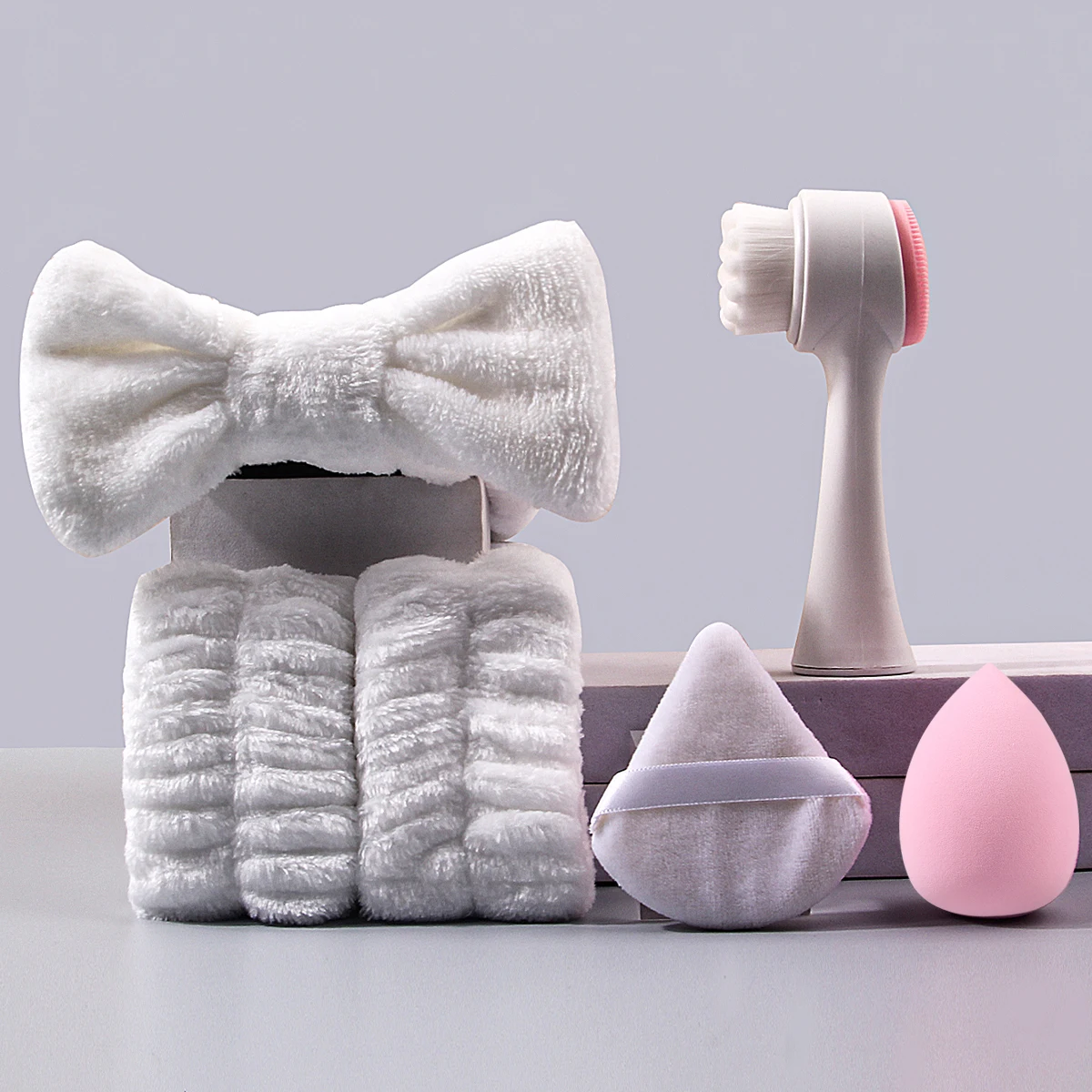 مجموعة تنظيف بودرة مكياج فائقة العملي مكونة من 6 قطع: رباط شعر ناعم، سوار معصم، فرشاة وجه + نفخة مسحوق بيض إسفنجية رفيعة #1