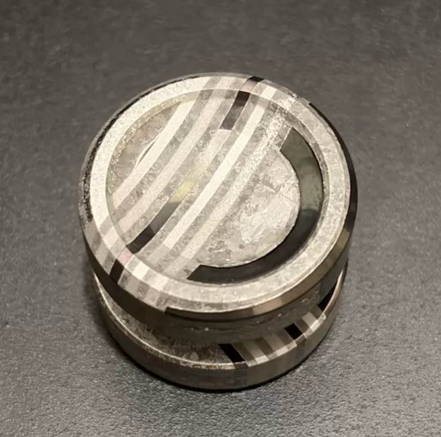 Used EDC NJT woven zircuti button 24.5mm * 18mm Stress Relief Toy Haptic Spinner Fingertip Gyroscope Decompression Toys