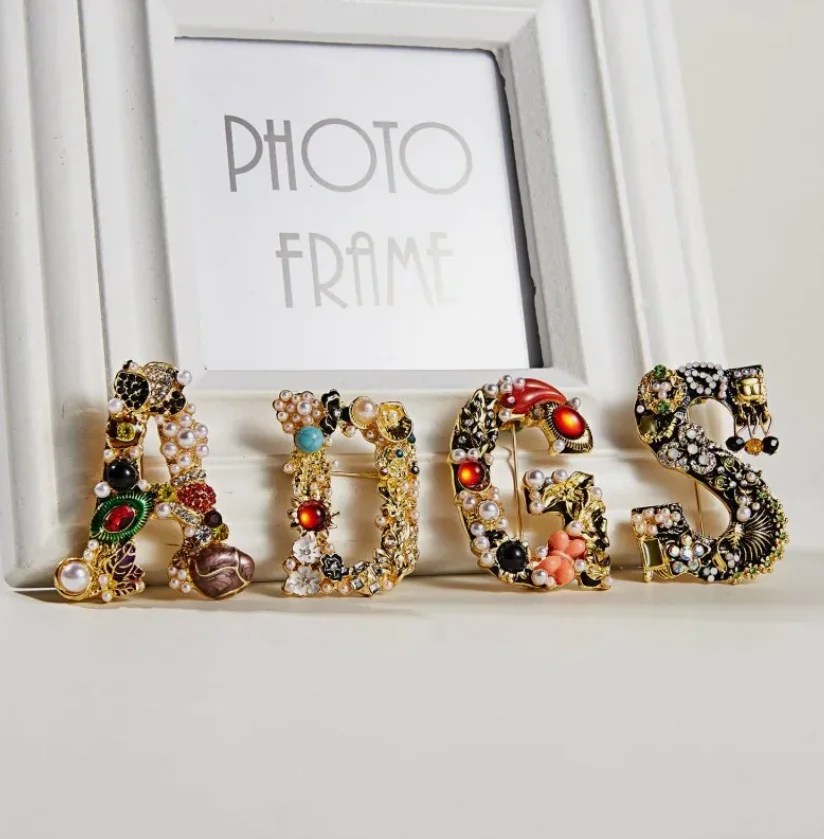 Rinhoo Vintage Rhinestone Letter A D G S M Enamel Imitation Pearls Brooches Women Baroque Alphabet Initial Pins Wedding Jewelry