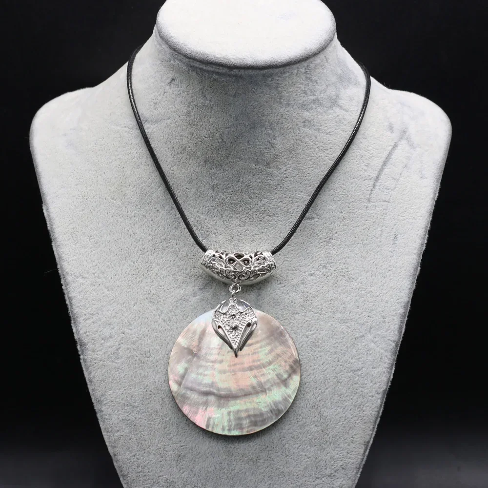 

Natural Mother of Pearl Shell Necklace Shells Pendant Leather Rope Neck Chain Necklaces for Women Men Jewelry