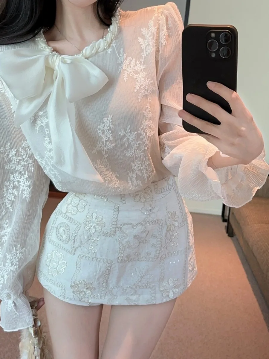 

Белый топ с узелками и бисером, женское нижнее белье, ранняя весна, элитный люксовый стиль, длинный рукав, тонкий, изящный