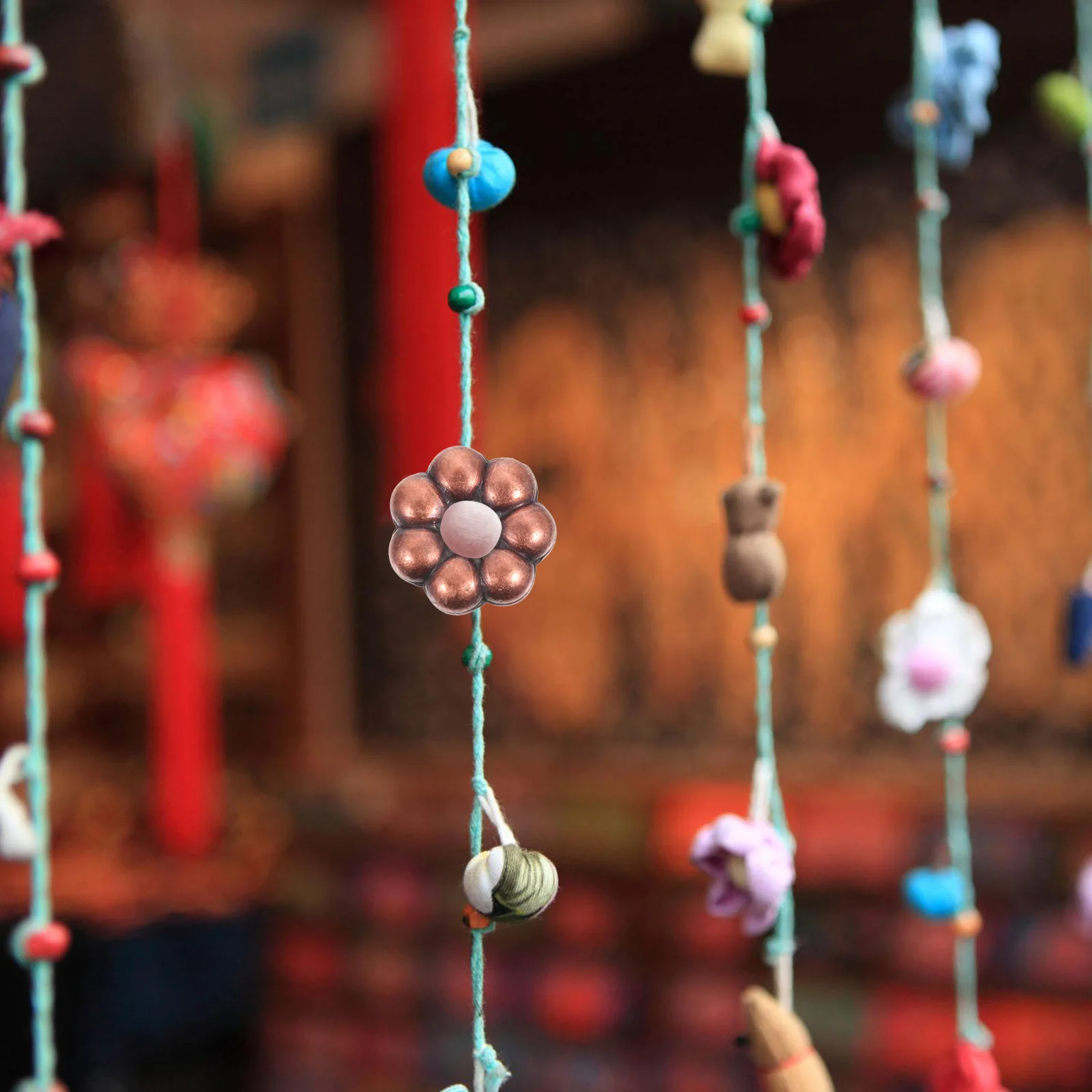 

2000Pcs Exquisite Flower-Shaped Beads Fine Workmanship Plastic Beads for DIY Jewelry Clothing Decoration Craft Projects