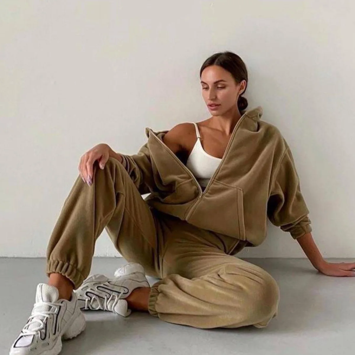 

Осенне-зимний спортивный комплект из двух предметов, Женская однотонная толстовка на молнии с капюшоном и небольшие штаны Y2k