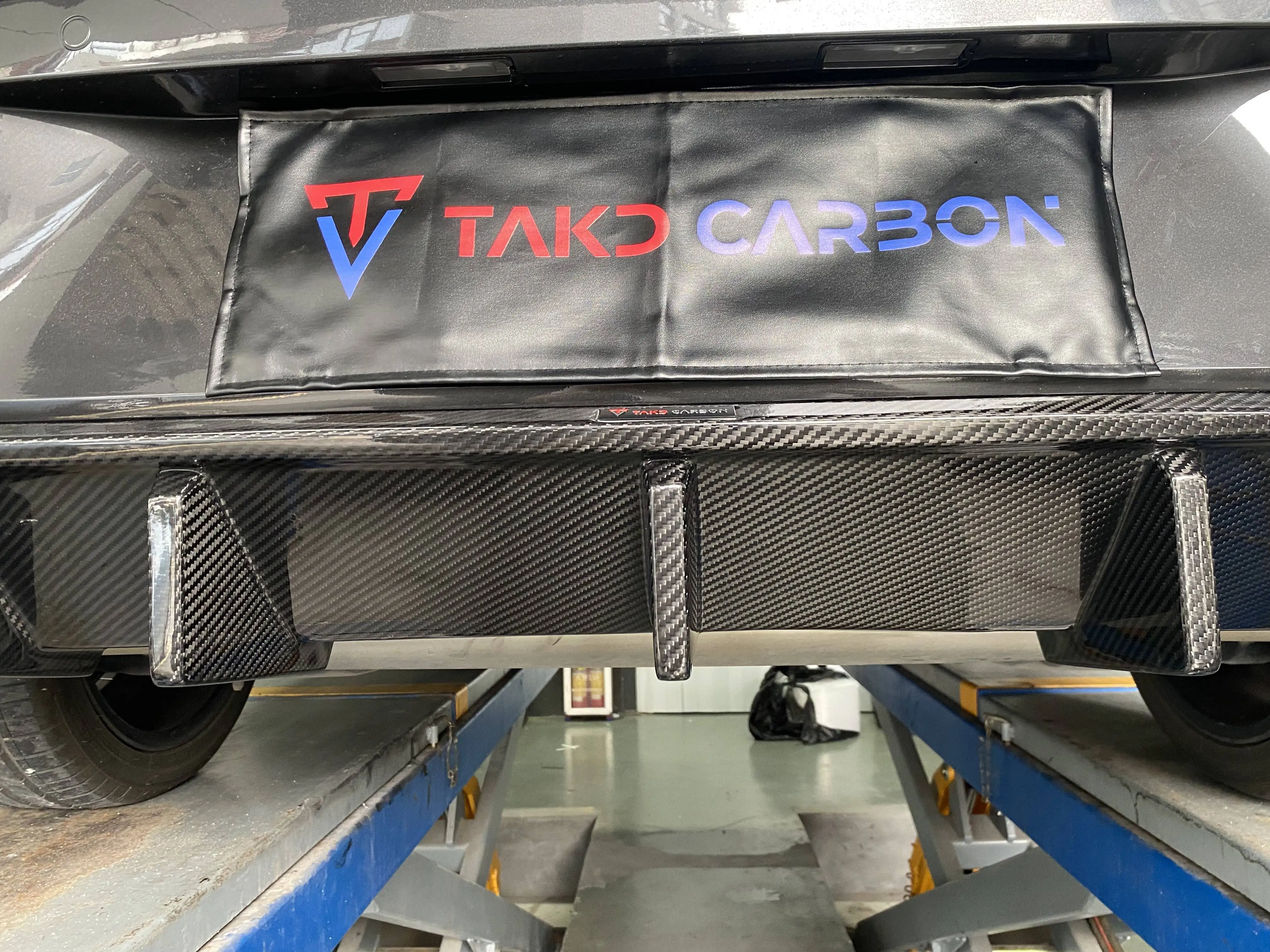 TAKD 100% ألياف الكربون الجافة المصد الخلفي الناشر الشفاه دون مصباح ليد ل Volkswagen VW Golf 8 GTI 2021-UP