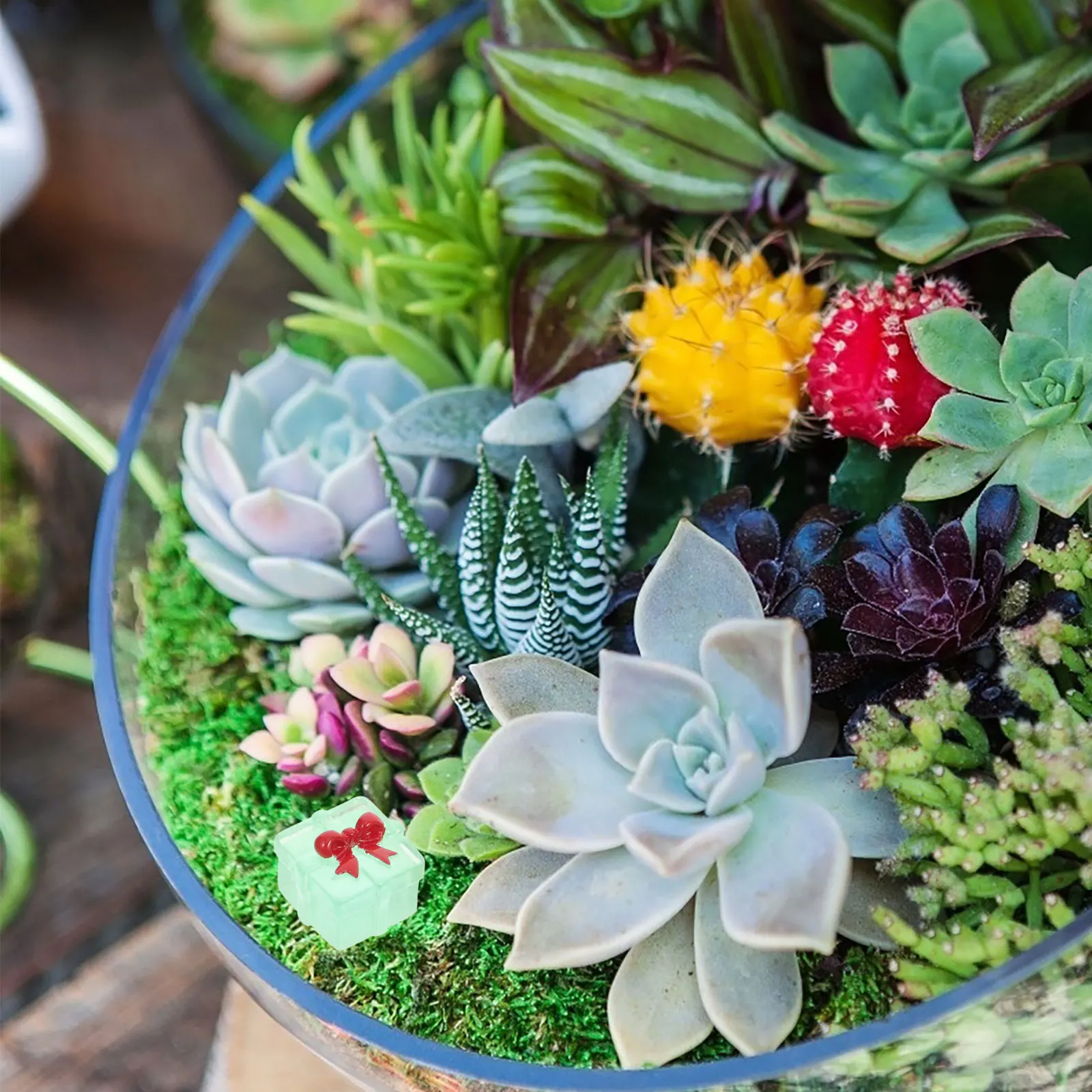 8 個暗闇で光るミニ樹脂ボックス小さなプレゼントの装飾品妖精の庭の装飾デスクトップアクセサリーミニ樹脂ボックス