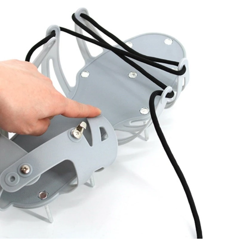 芝生エアレーターサンダル多機能芝生エアレーターシューズ効果的な土壌エアレーションとガーデニングの快適さのための調節可能なネイルシューズ