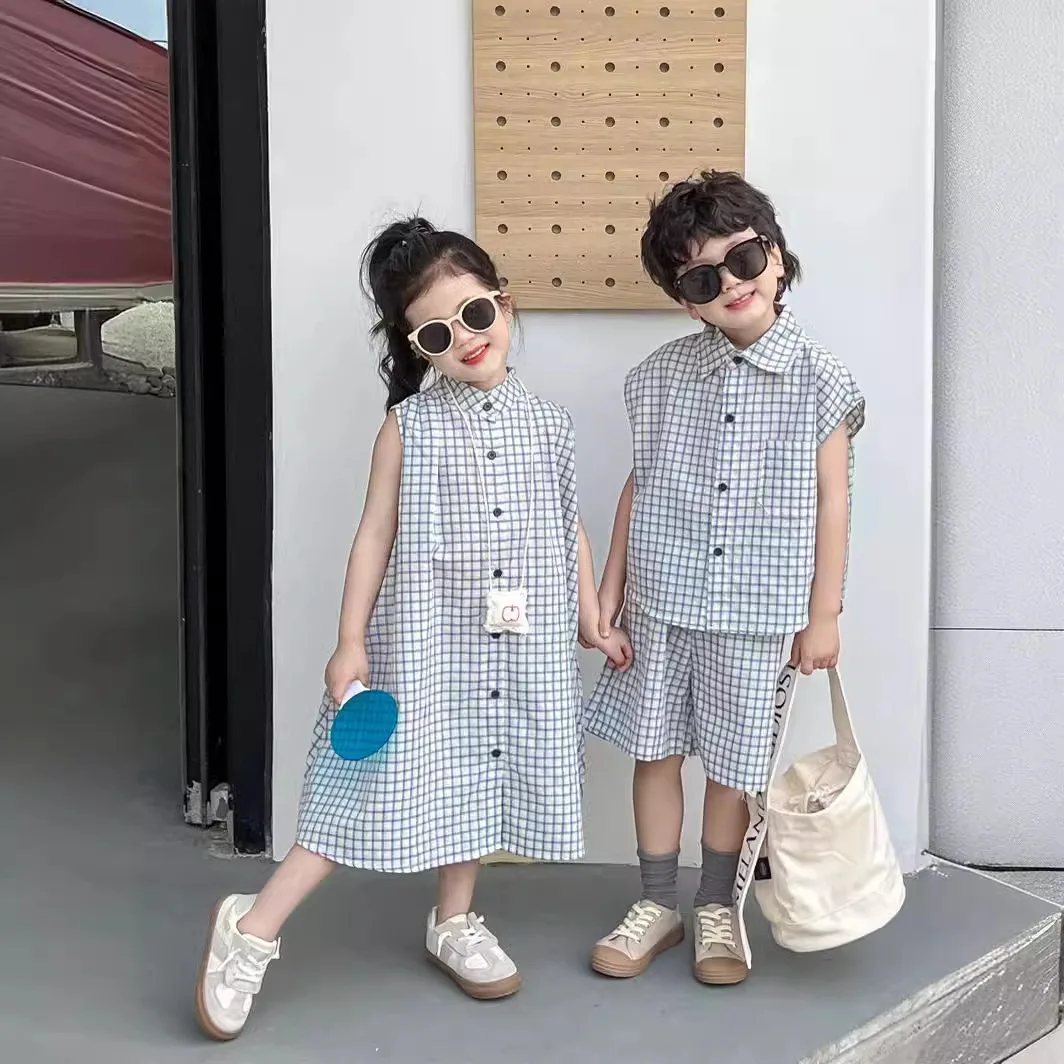 

Summer 2025 Childrens Sibling Look Casual Plaid Sleeveless Kids Girls Dress Cotton Thin T-shirts Comfortable Shorts Suit