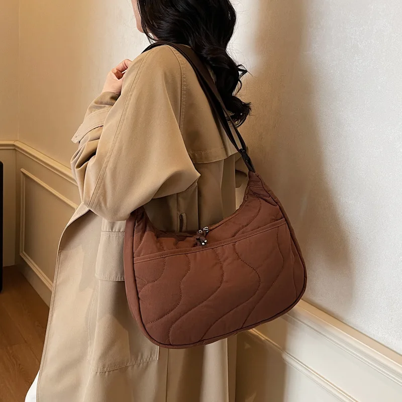 New Japanese Style Quilted Shoulder Bag for Women Lightweight Padded Crossbody Tote Large Capacity Casual Commuter Bag view 4