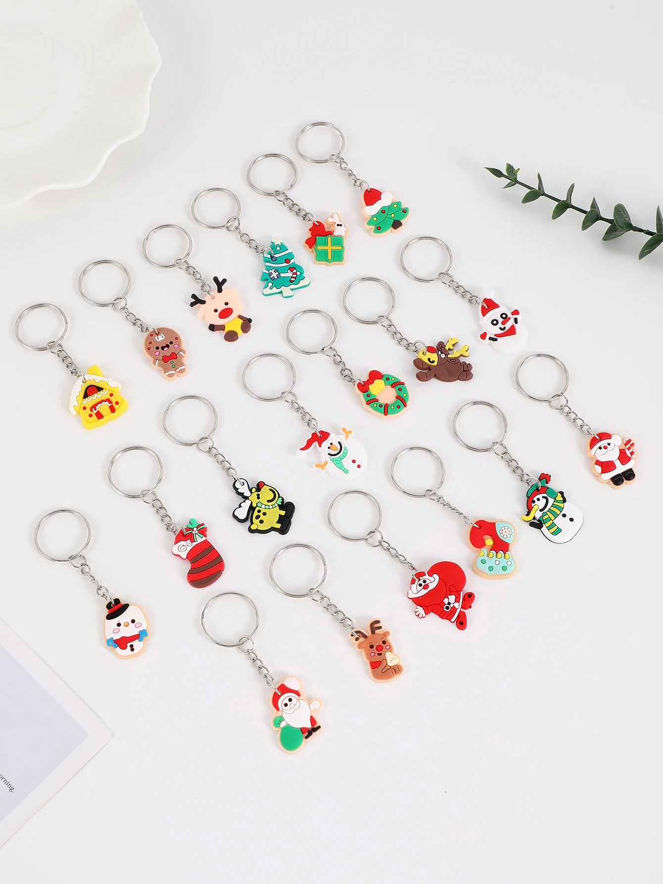 19pcs PVC Cartoon Christmas keychain keyrings for party gifts Christmas supplies back-to-school gifts