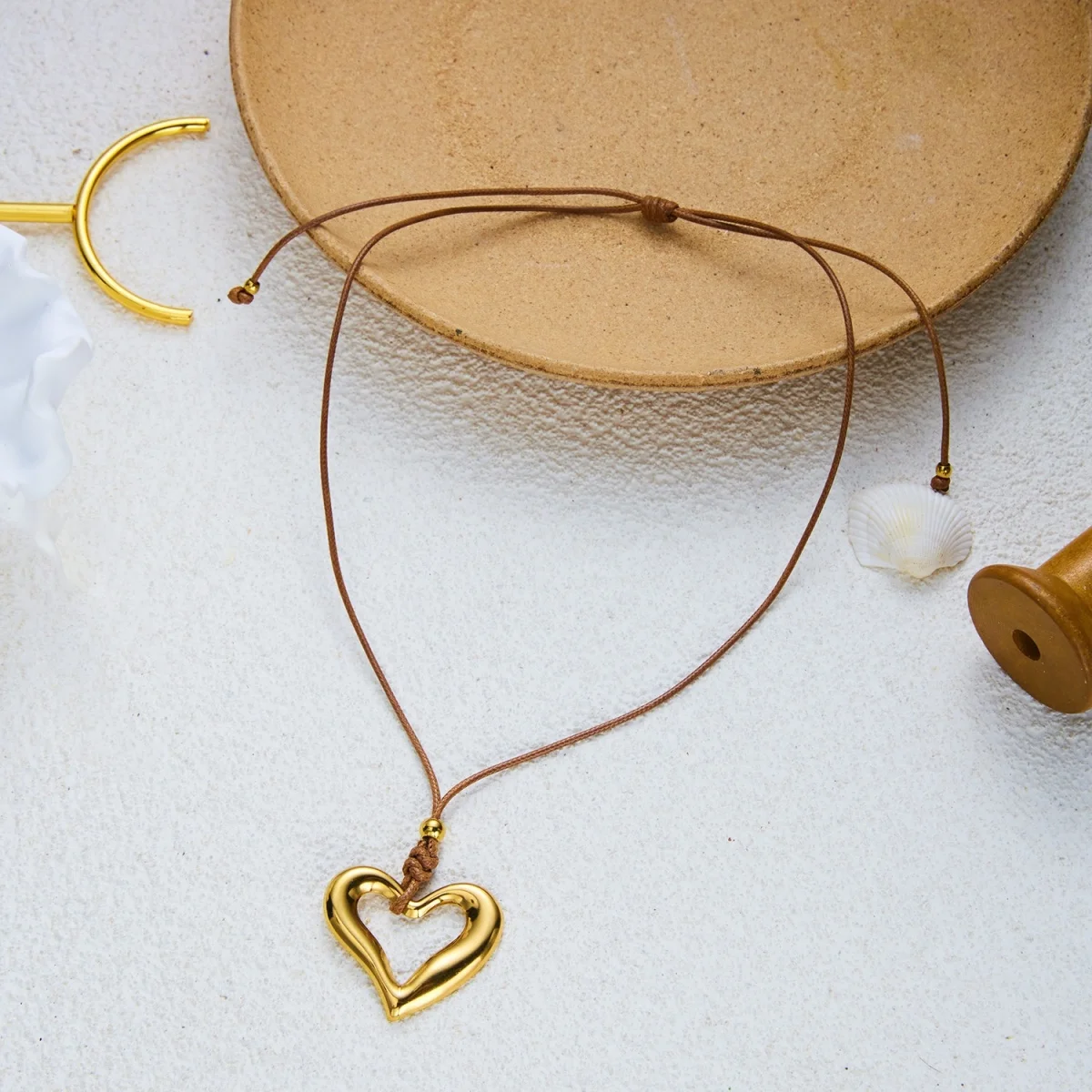 Halskette mit Anhänger in Form einer hohlen Wassertropfen-, Kreis-, Herz- oder Blumenform aus Edelstahl für Damen und Herren, minimalistischer, geometrischer Schmuck mit Wachsschnur. – Detail 17