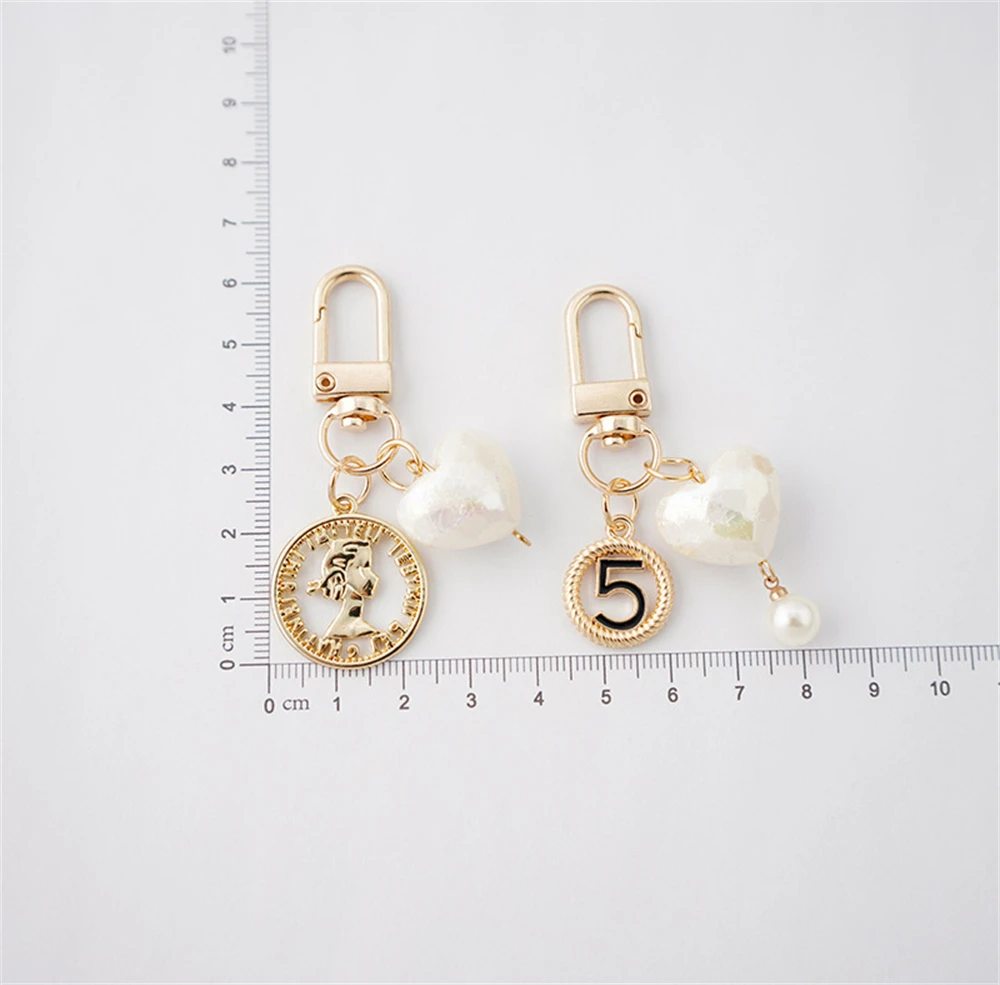 Fashion Imitation Pearl Heart Keychains Cute Geometric Keyrings Earphone Case Pendant Accessories Car Keyholder Gifts