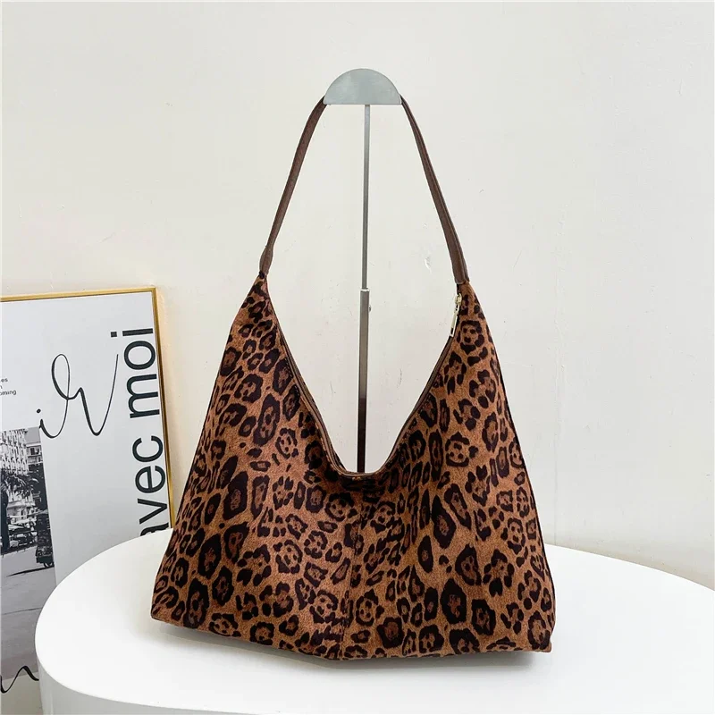 Leisure Large Capacity Velvet Solid Color New Product Women's Shoulder Bag 2024 Fashion Soft Simple Versatile Commute Tote Bag