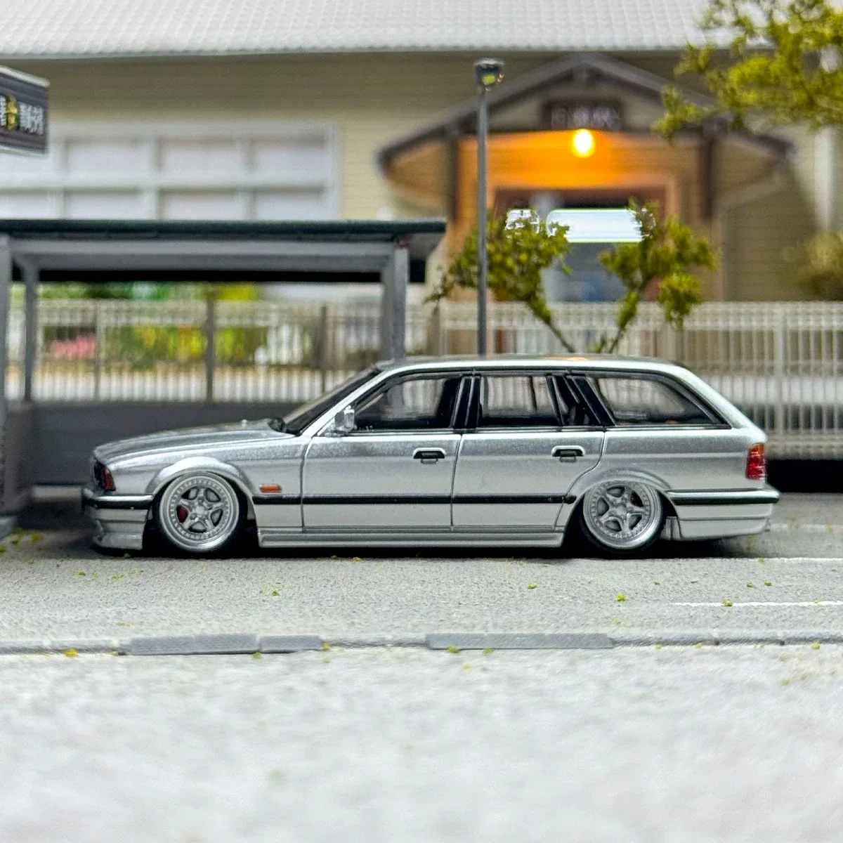 Model samochodu Mortal 1:64 E34 TUORING Diecast