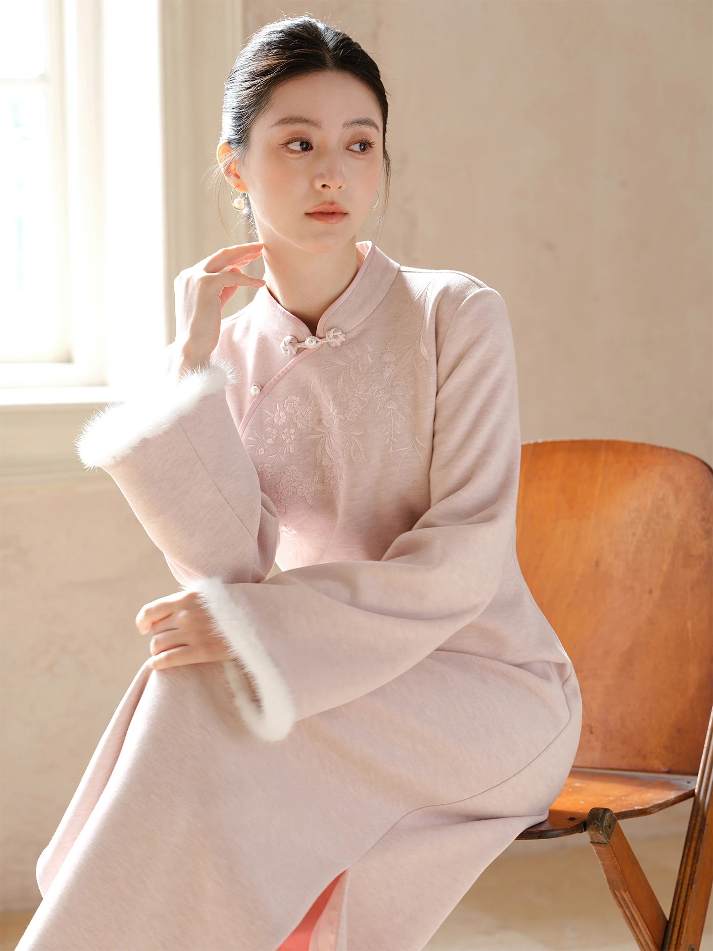 

Новое женское китайское платье-ципао с вышивкой вишневого цвета (фиолетовая глициния), высокое качество, осенне-зимняя коллекция