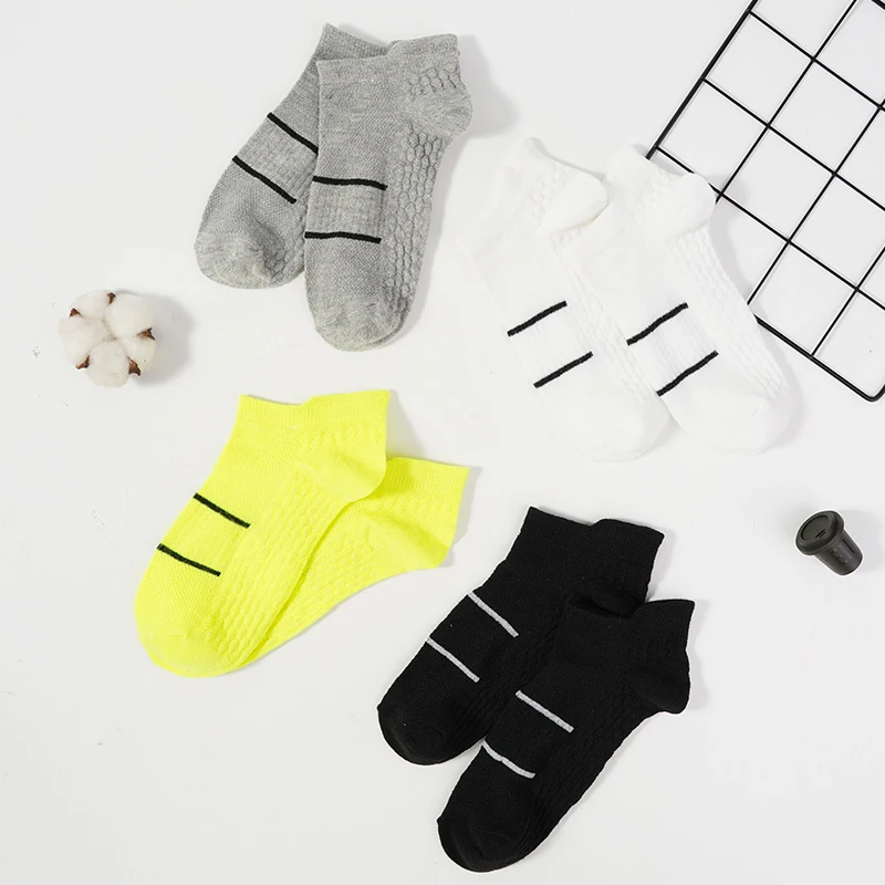 4 Pairs Men's Solid-Color Ankle Socks Casual Sports Socks Comfortable Breathable Outdoor Running Socks Basketball Socks