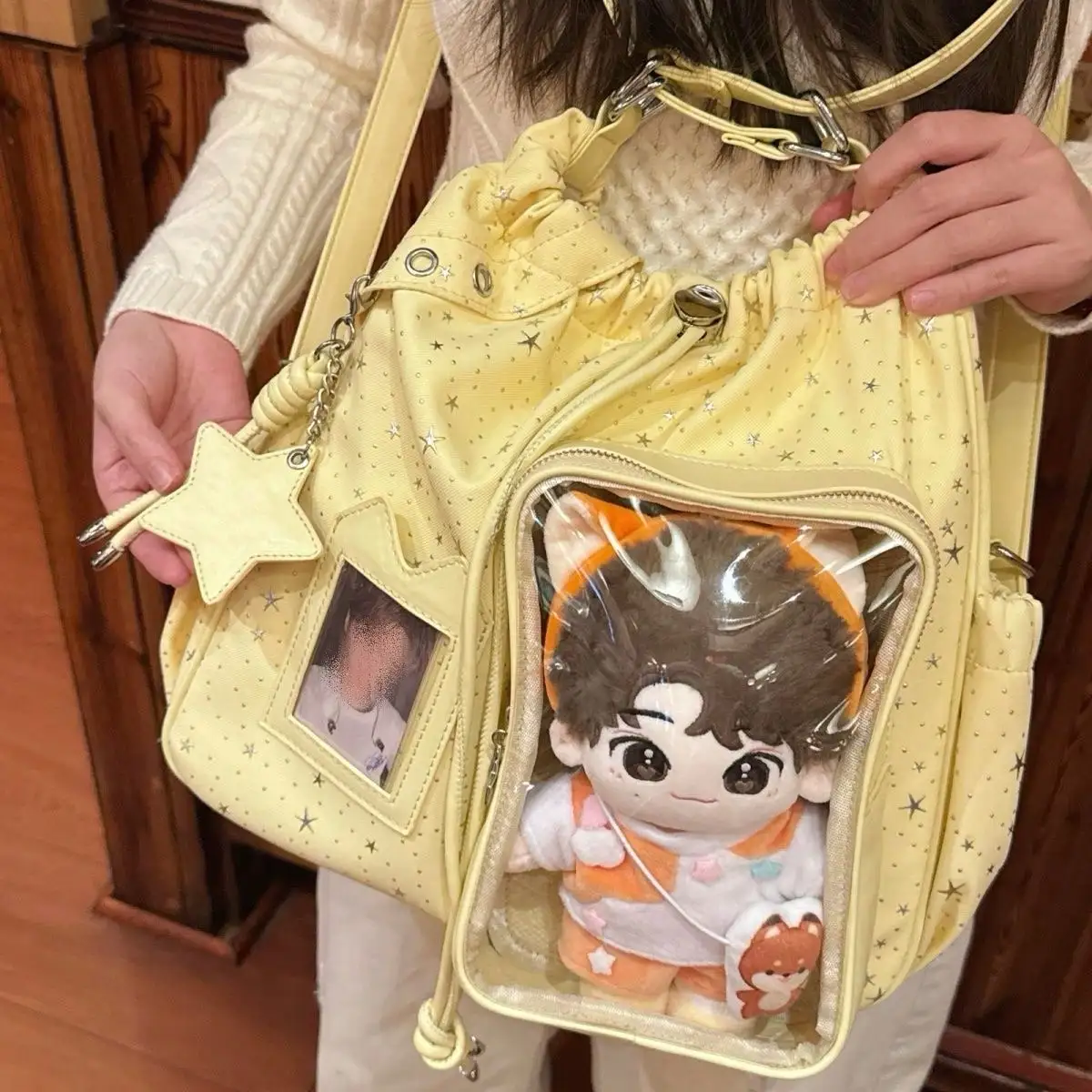 

1pc Cute Sweet Campus Style Large Capacity Canvas Drawstring Backpack With Transparent Badge, Bowknot Design, Suitable For Daily, Commute, Party, Shoulder & Crossbody Bag