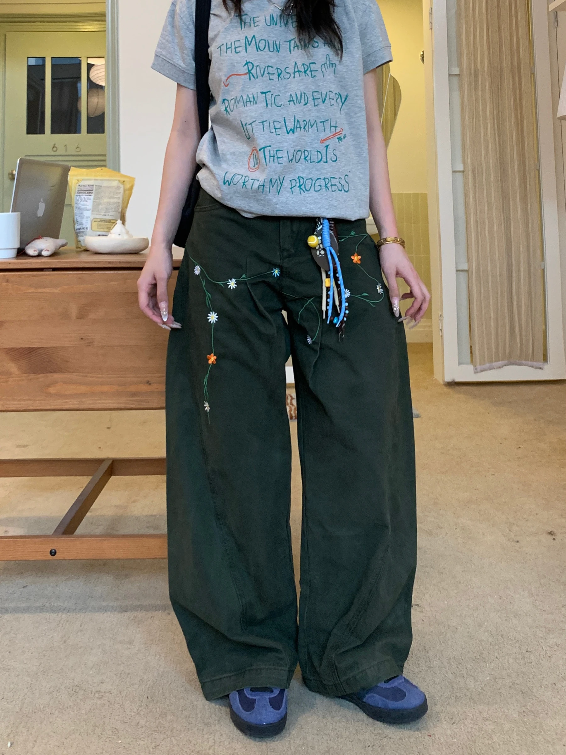 

Muziyang American Retro Green Work Pants Men's Floral Embroidery Casual Jeans Loose Knife Trousers for Ladies