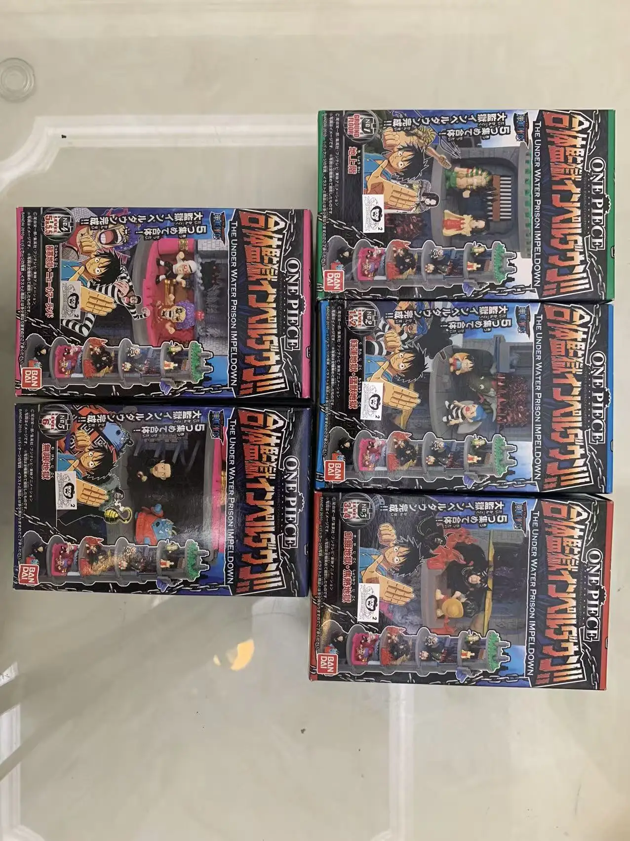 Bandai Origineel ONE PIECE Impel Down Underwater Prison Magellan Emporio Ivankov Miniatuur scène-actiefiguren compleet model