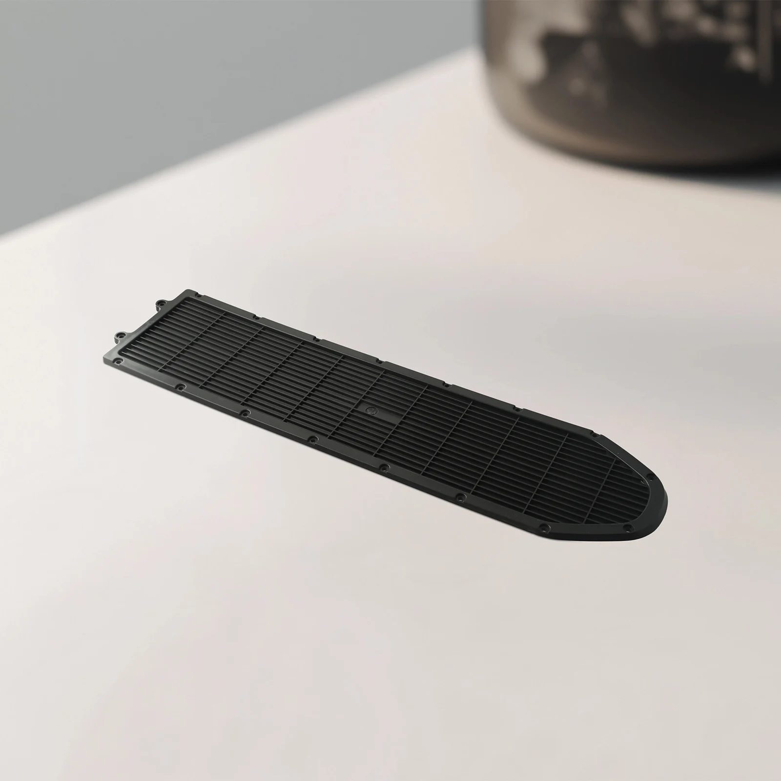 

Нижняя крышка батарейного отсека из АБС-пластика для скутера Ninebot Max G30 с водонепроницаемой плинтурой защищает шасси скутера от камней и