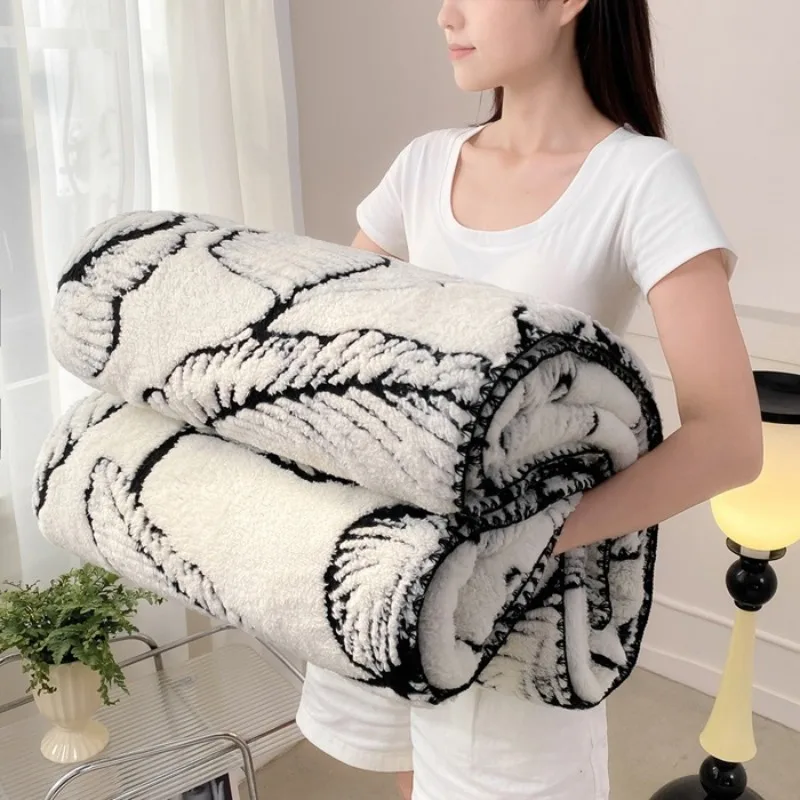 Zebra Print Fleece Throw Blanket for Sofa Super Soft Spring Autumn Warm Plush Blanket Bed Car Nap Travel Multifunctional Blanket