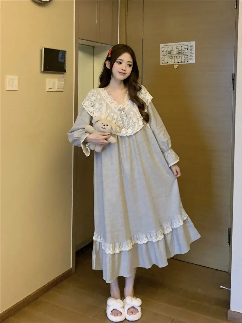 Women\'s Lace V-neck Nightgown Long Sleeved Dress