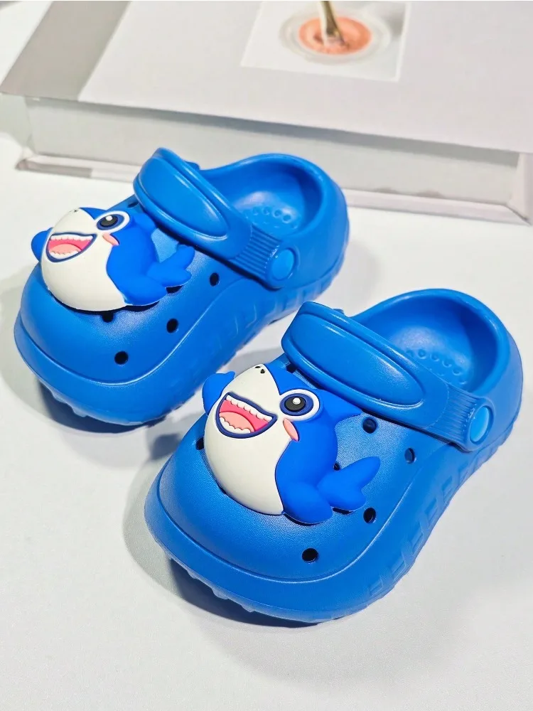 

Летние перфорированные дышащие тапочки для мальчиков и девочек, повседневные и удобные мягкие подошвы, универсальные уличные тапочки.