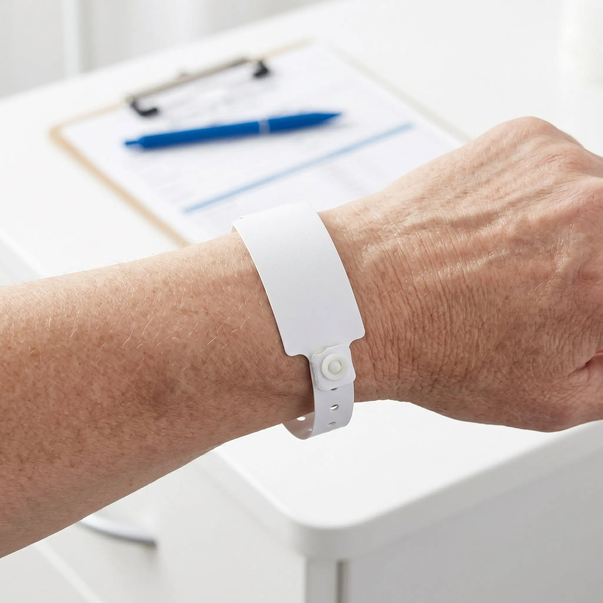 

100Pcs Waterproof Hospital Patient Wristbands Disposable Id Writable Identification Bands Id Wristbands