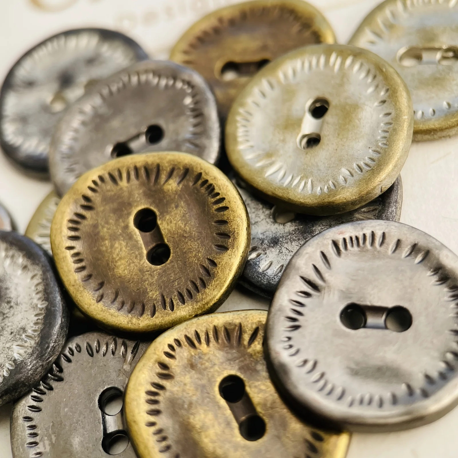 [Vintage Sewing Buttons] 10pcs Bronze & Silvery Vintage Metal Sewing Buttons |18mm Handmade Ancient Coin Design for