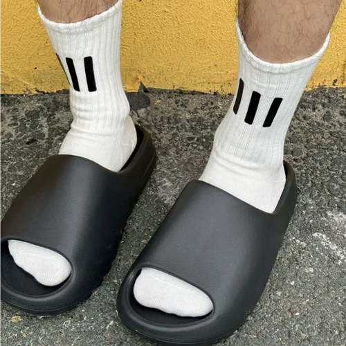 Imagen 2 del producto 3 par/caja de calcetines para hombre, estampado tridimensional de silicona, algodón, deporte, Hip Hop, baloncesto, monopatín, blanco/negro, venta al por mayor