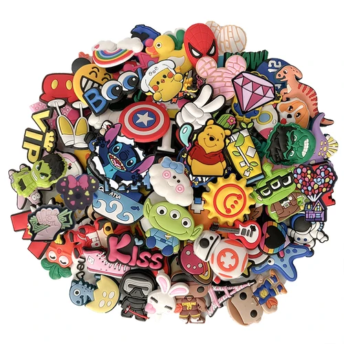 30-200 Uds. Amuletos de zapatos mezclados al azar decoración ajuste zuecos sandalias adorno zapatos accesorios dijes alfileres para niños amigos regalos