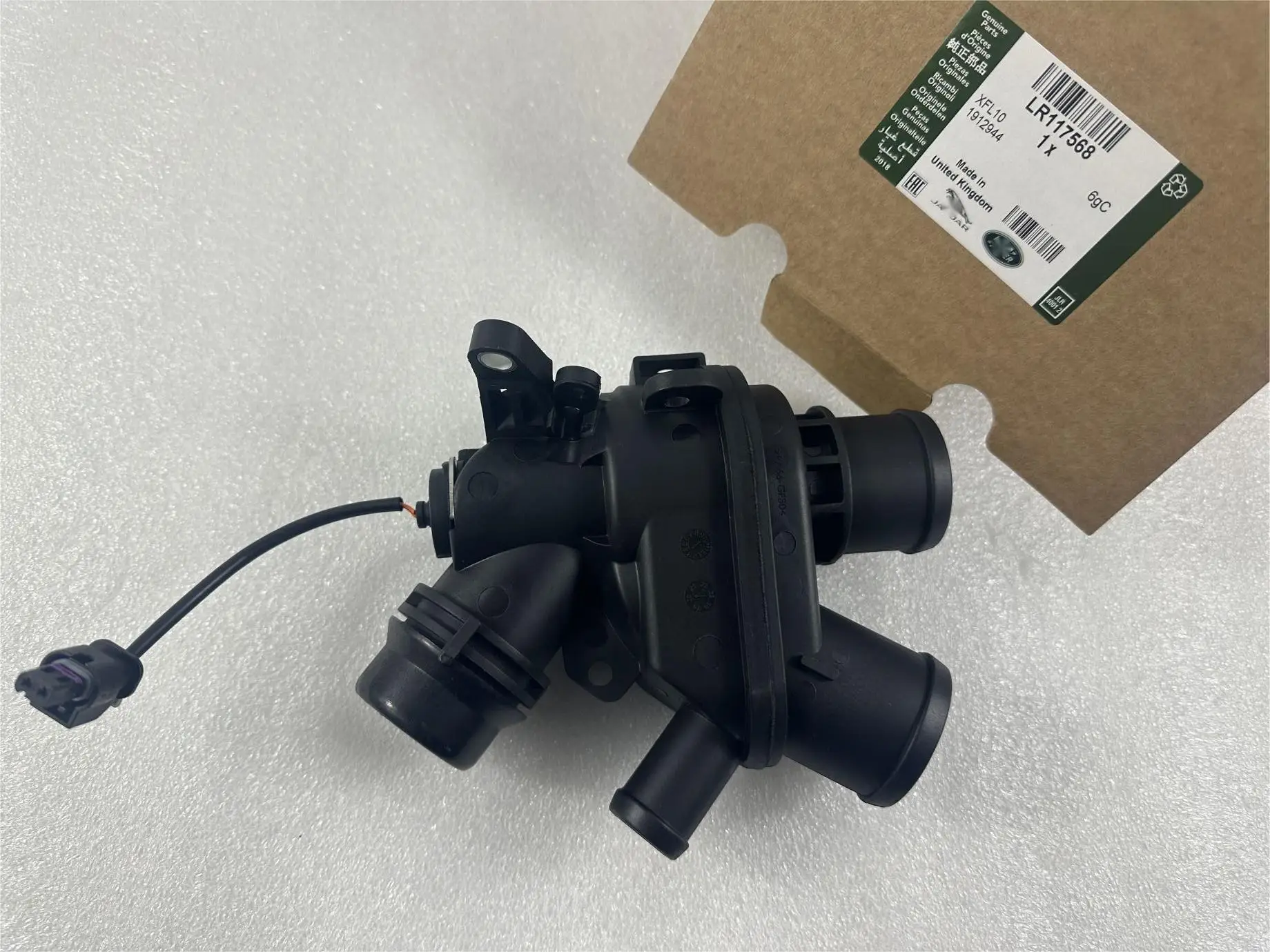 Land Rover thermostat for Range Rover Administrative Sport LR5 XFL405/L494L462/L560/3.0TV6 LR117568 C2Z31236