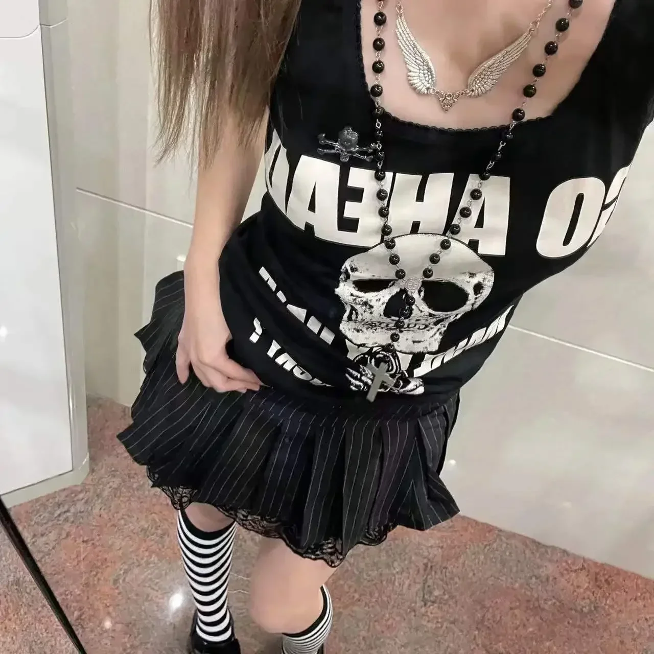 

Korean Vintage Black Vest Women Streetwear Y2K Fashion Tees Grunge Skull Print Sleeveless O Neck Tank Tops Graphic T Shirts