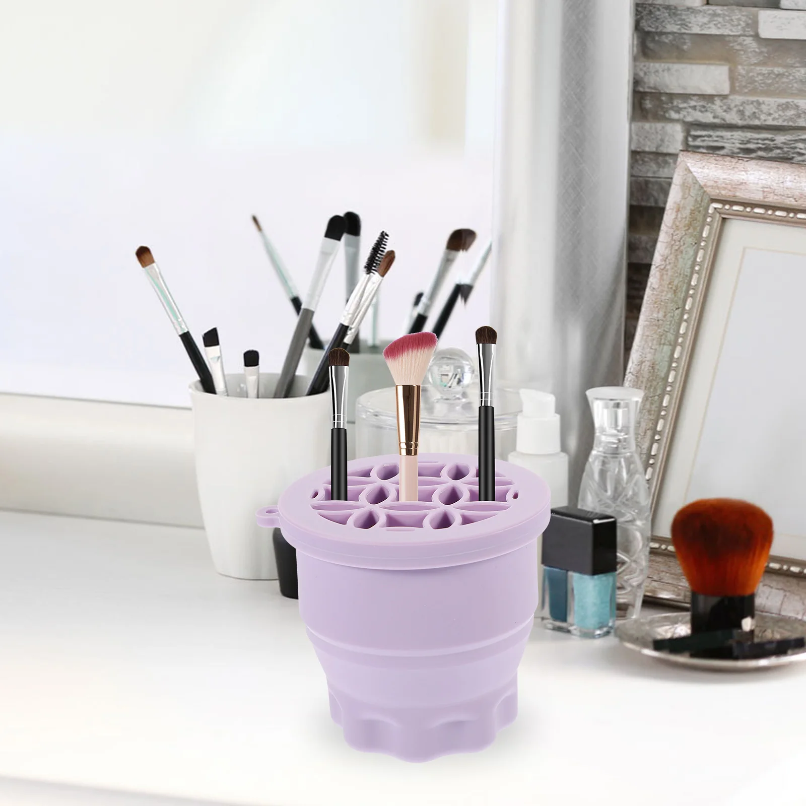 

Pink Retractable Silicone Makeup Brush Cleaning Bowl Drying Rack Holder Lid Compact Lightweight Easy Carry Storage