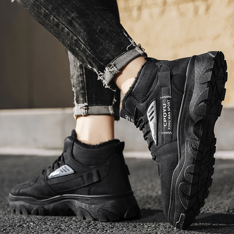 Men Fashionable Sports Shoes Warm Plush Thick Soled Winter Shoes Super Comfortable Suitable for Daily Wear in Autumn and Winter